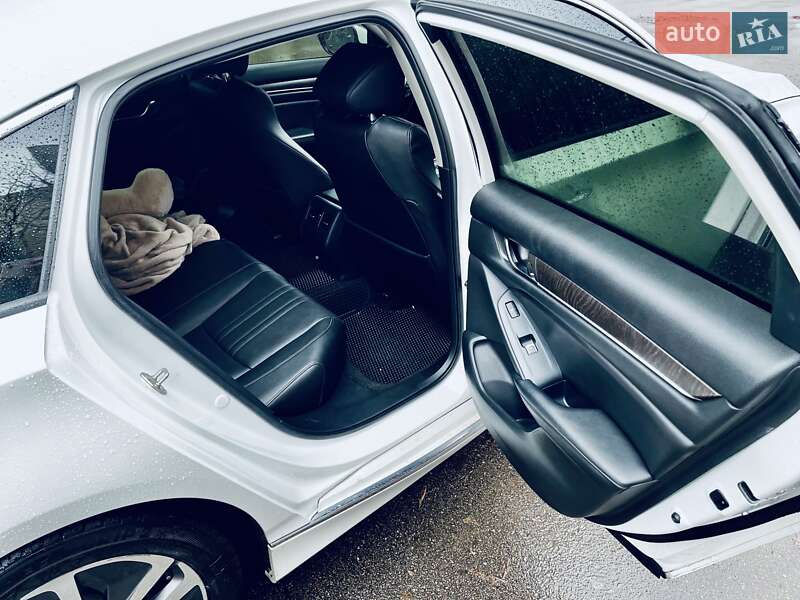 Седан Honda Accord 2019 в Киеве