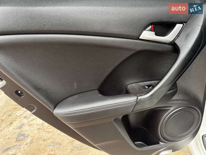 Седан Honda Accord 2012 в Ахтырке