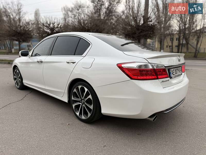 Седан Honda Accord 2013 в Днепре