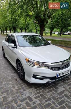 Седан Honda Accord 2015 в Ужгороде