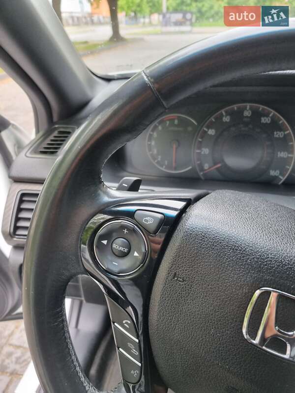 Седан Honda Accord 2015 в Ужгороді