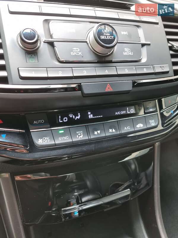 Седан Honda Accord 2015 в Ужгороді