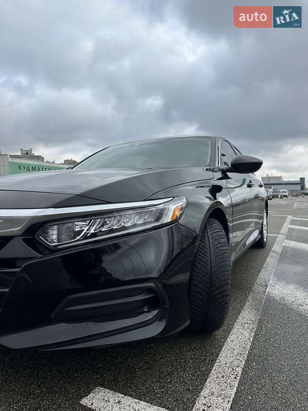 Седан Honda Accord 2018 в Киеве