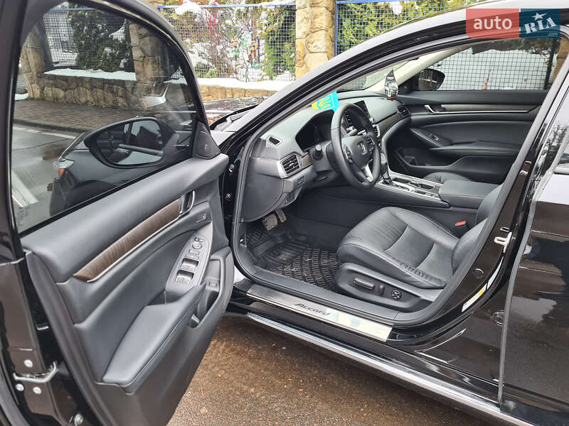 Седан Honda Accord 2018 в Львове