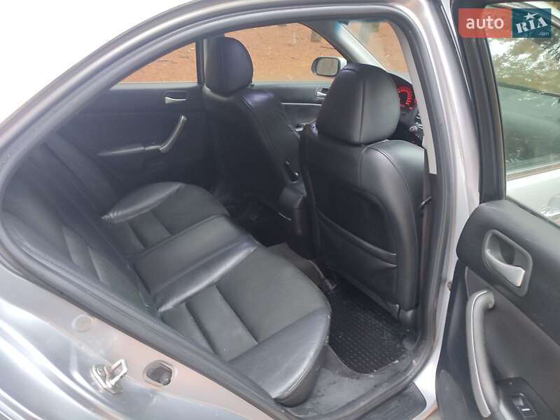 Седан Honda Accord 2004 в Вараше