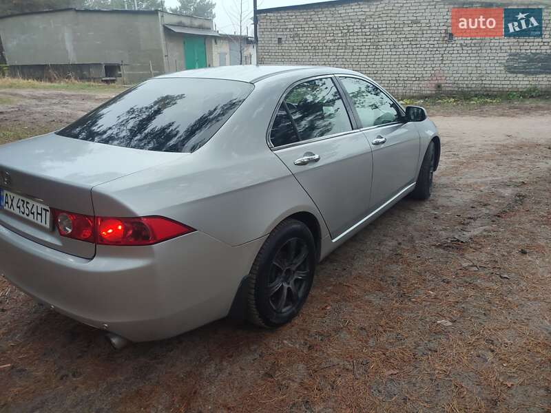 Седан Honda Accord 2004 в Вараше