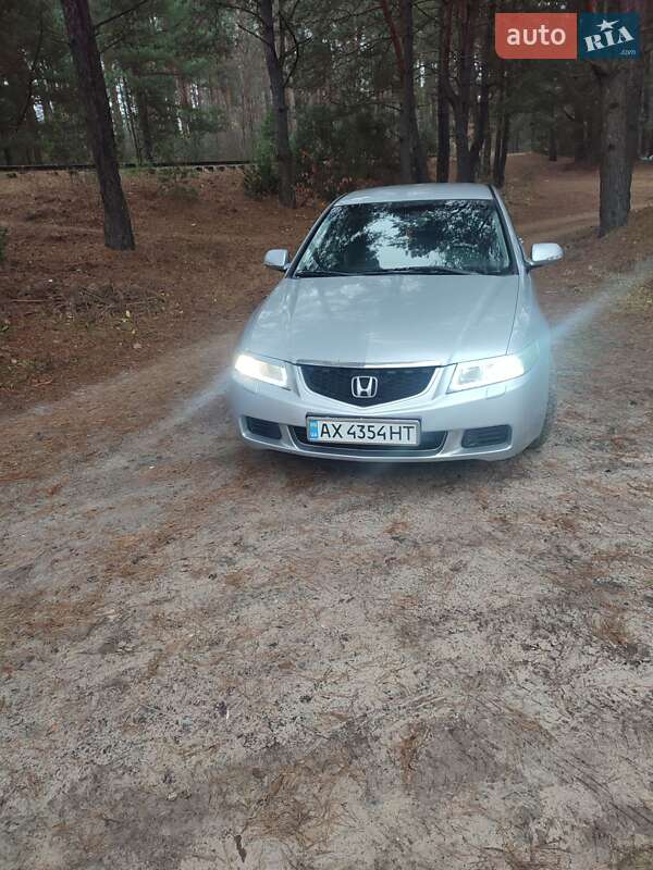 Седан Honda Accord 2004 в Вараше