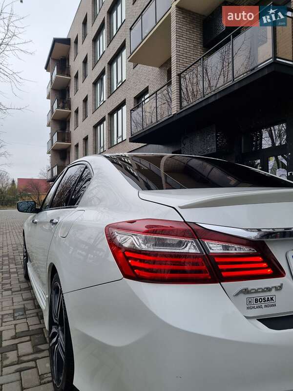 Седан Honda Accord 2015 в Ужгороді