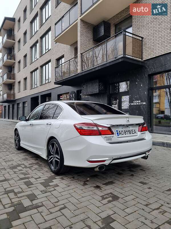Седан Honda Accord 2015 в Ужгороді
