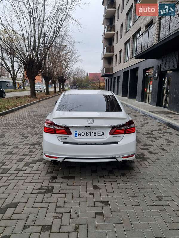 Седан Honda Accord 2015 в Ужгороді