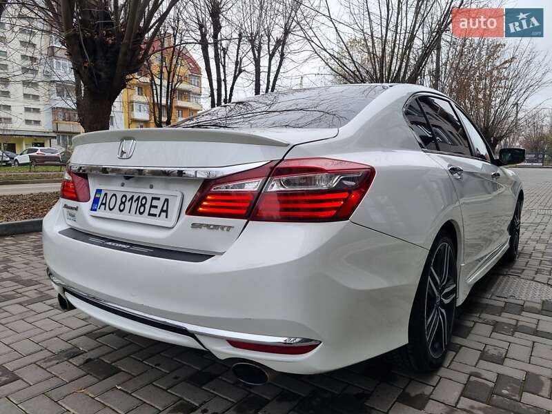Седан Honda Accord 2015 в Ужгороді