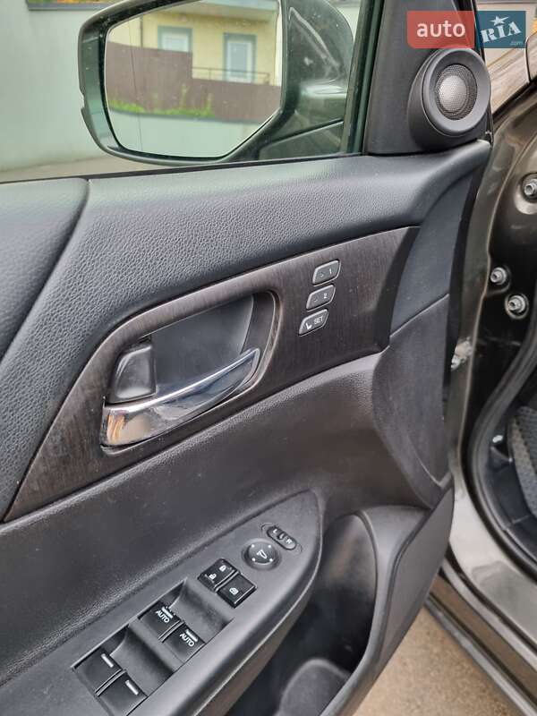 Седан Honda Accord 2014 в Киеве