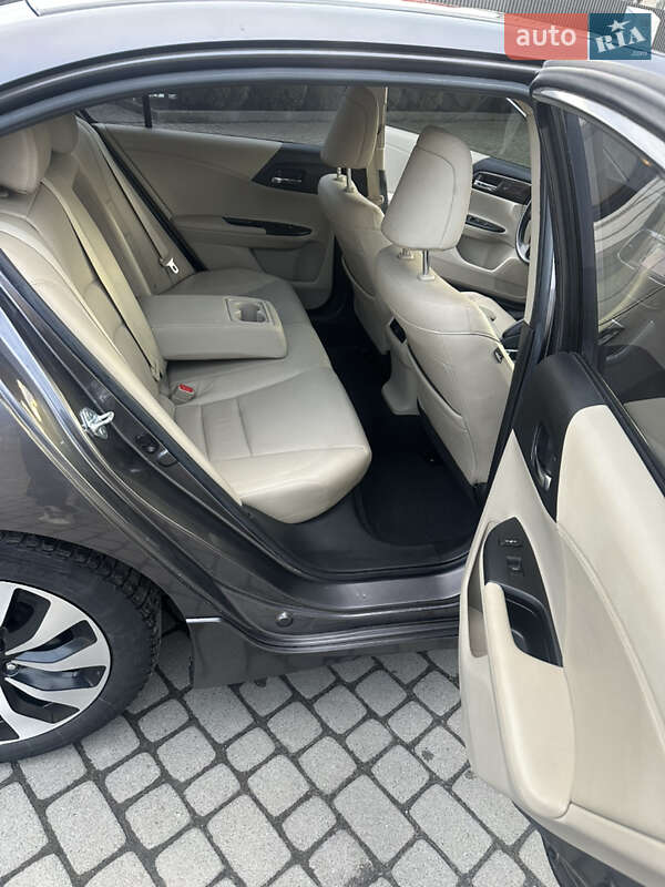 Седан Honda Accord 2016 в Львове