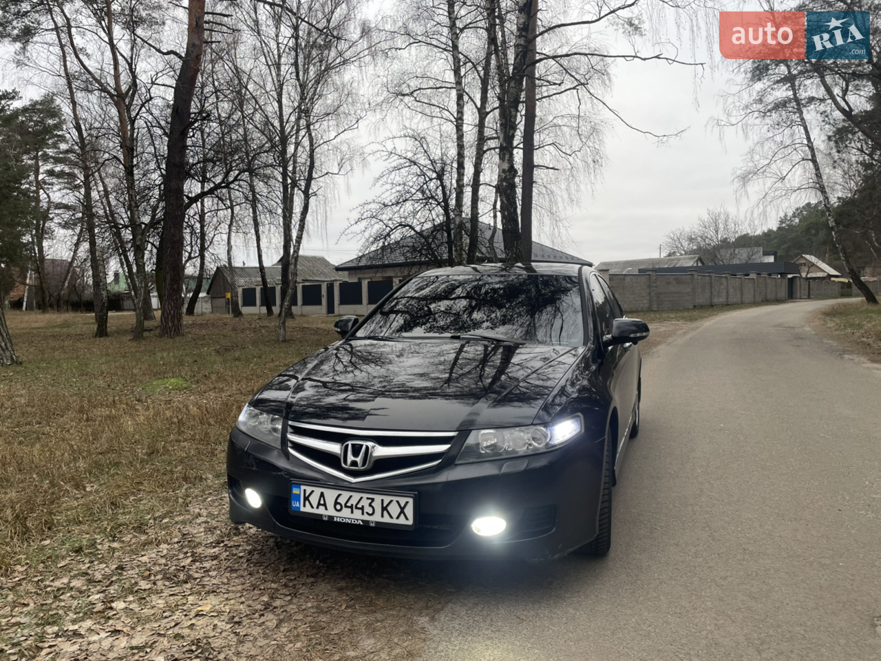 До вашої уваги, справжній японський самурай від марки Honda, його величність Accord 7 (FL).
Дана модель неодноразово довела що ціна, якість, комфорт, динаміка та надійність може вміститися в одному автомобілі.
Надійний японський атмосферний двигун  з великим запасом потужності в тандемі з довговічною автоматичною коробкою передач (гідротрансформатор) ще дуже тривалий час не завдадуть клопотів новому власнику (при умові вчасного технічного обслуговування).
Ходова частина повністю перебрана 2 роки тому, на даний час без зауважень.
За період експлуатації підвів тільки кондиціонер та був замінений на новий оригінальний.
Автомобіль обладнаний сучасним мультимедійним головним пристроєм з камерою 360°, що в свою чергу дає змогу паркуватись в міліметрах біля високих бордюрів та в дуже вузьких місцях.
Тонований по колу плівкою преміального сегменту (LLumar), в тому числі і лобове скло (При бажанні можу розтонувати але тільки під завдатком).
Встановлено газобалонне обладнання.
Місцями наявні дефекти шкіри салону Та сліди початку корозії на задніх арках.
Автобізнесменам прохання не марнувати  мій та Ваш час.
Торг до повного баку.