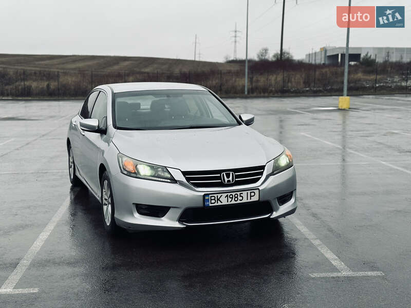 Седан Honda Accord 2014 в Ровно