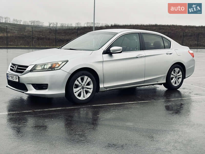 Седан Honda Accord 2014 в Ровно