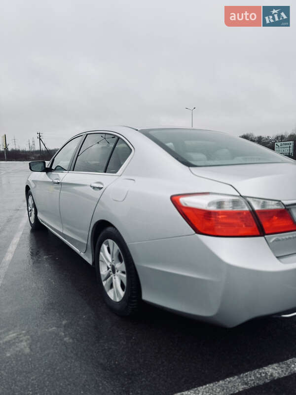 Седан Honda Accord 2014 в Ровно