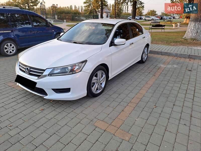 Седан Honda Accord 2013 в Ужгороде