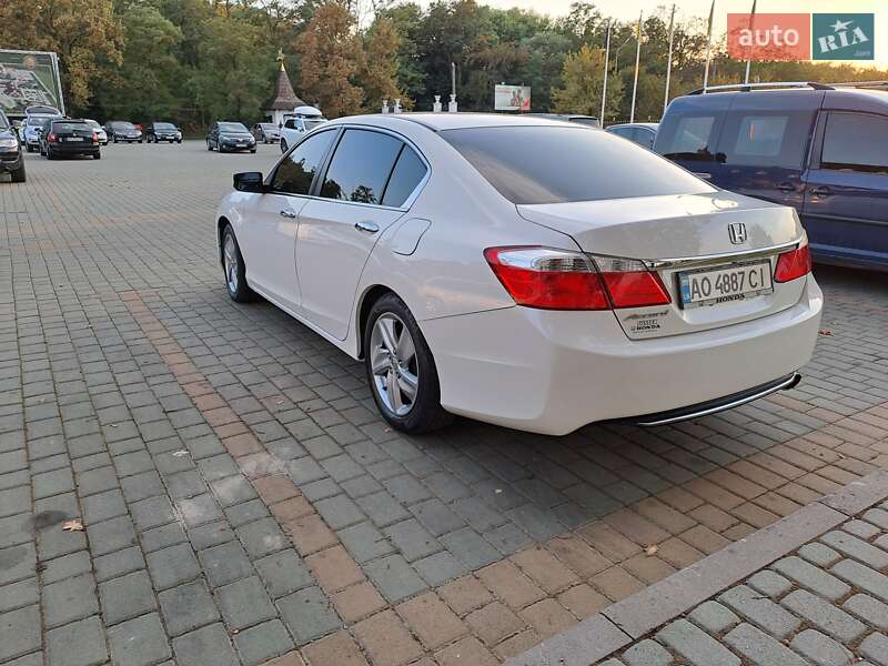 Седан Honda Accord 2013 в Ужгороде