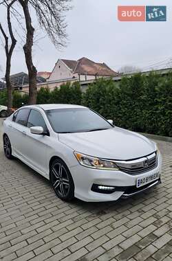 Седан Honda Accord 2015 в Ужгороде
