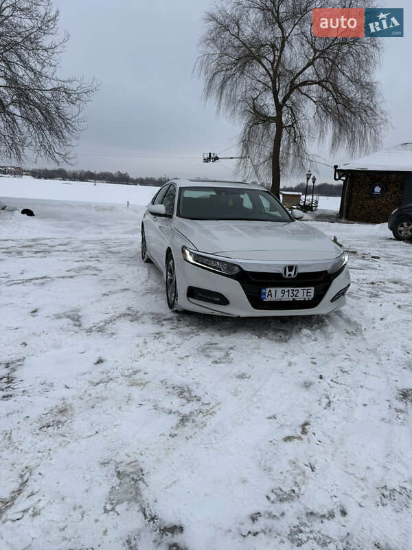 Седан Honda Accord 2018 в Киеве