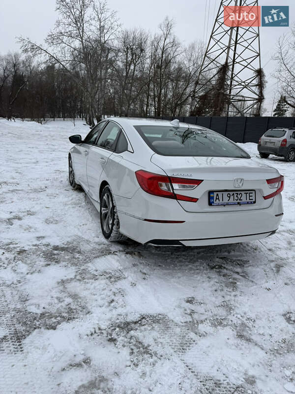 Седан Honda Accord 2018 в Киеве