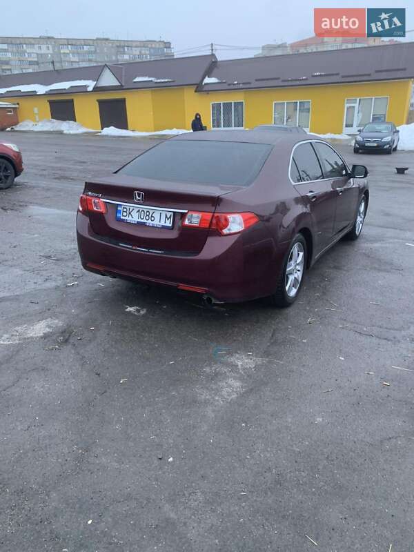 Седан Honda Accord 2010 в Ровно
