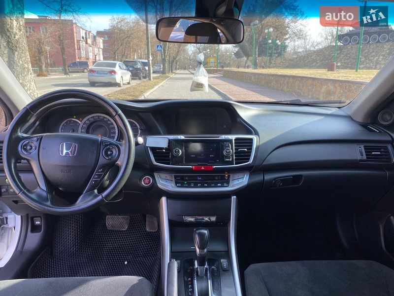 Седан Honda Accord 2013 в Киеве