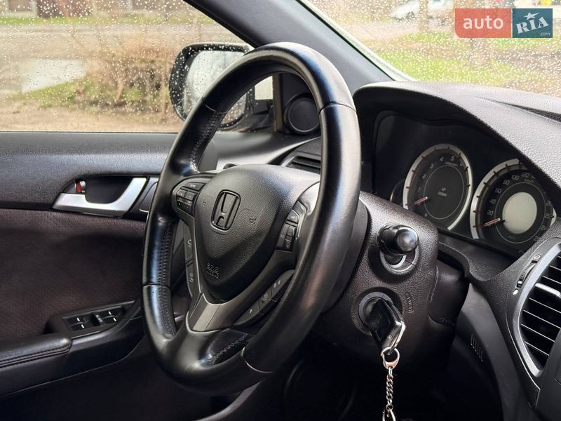 Седан Honda Accord 2012 в Охтирці