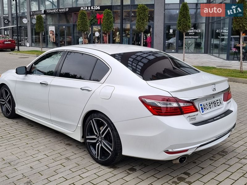 Седан Honda Accord 2015 в Ужгороде