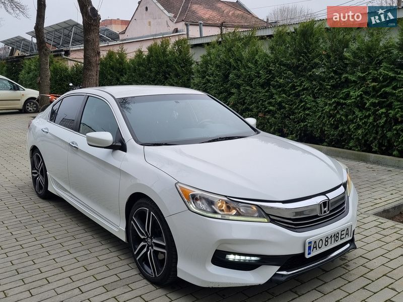 Седан Honda Accord 2015 в Ужгороде