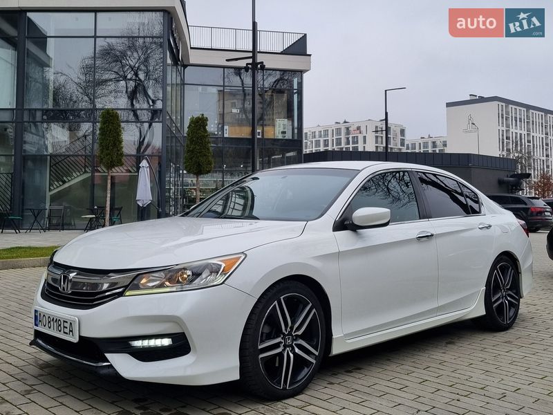 Седан Honda Accord 2015 в Ужгороде