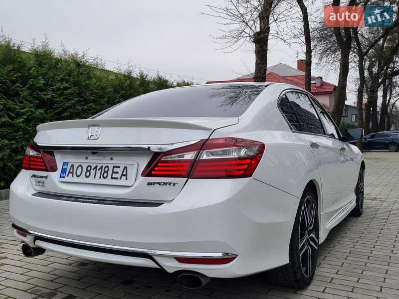 Седан Honda Accord 2015 в Ужгороде