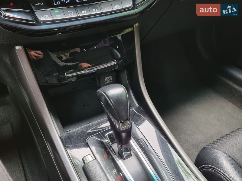 Седан Honda Accord 2015 в Ужгороде