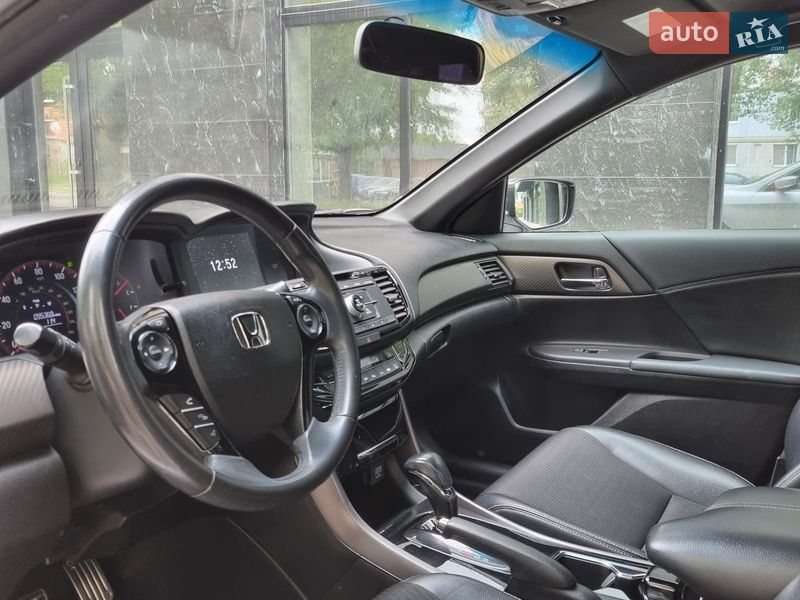 Седан Honda Accord 2015 в Ужгороде