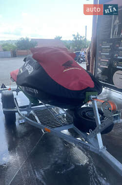 Гидроцикл туристический Honda AquaTrax F-12X 2005 в 