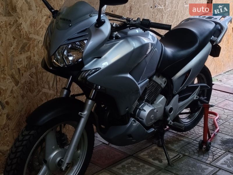 Мотоцикл Туризм Honda CB 250R 2011 в Изюме