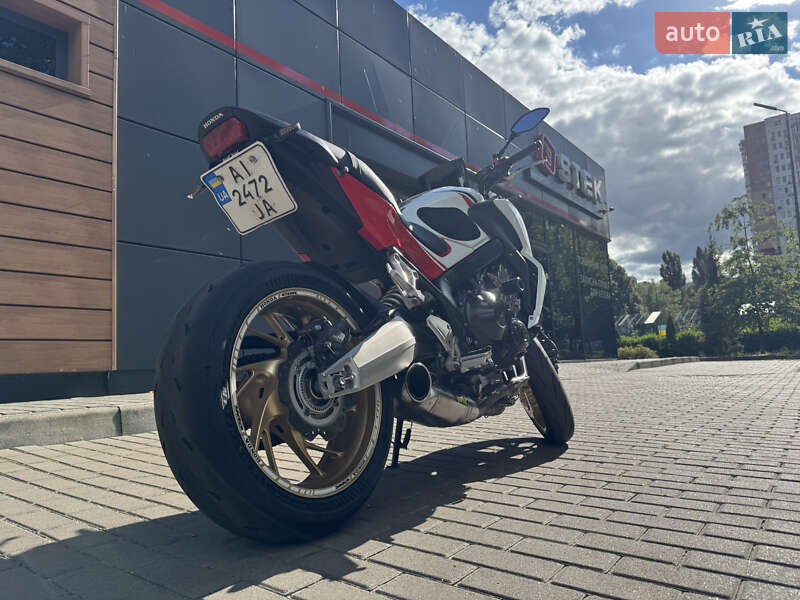 Мотоцикл Без обтекателей (Naked bike) Honda CB 650F 2014 в 