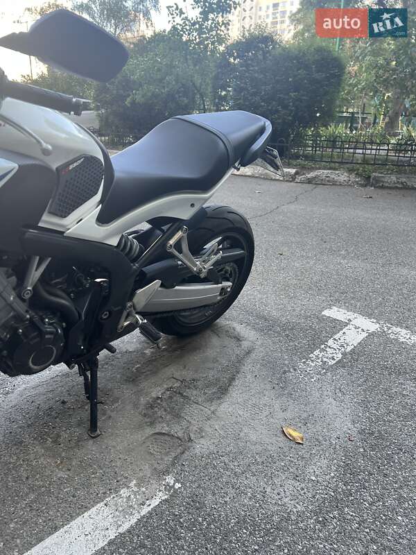 Мотоцикл Без обтекателей (Naked bike) Honda CB 650F 2015 в Киеве фото 9 Мотоцикл Без обтекателей (Naked bike) Honda CB 650F 2015 в Киеве