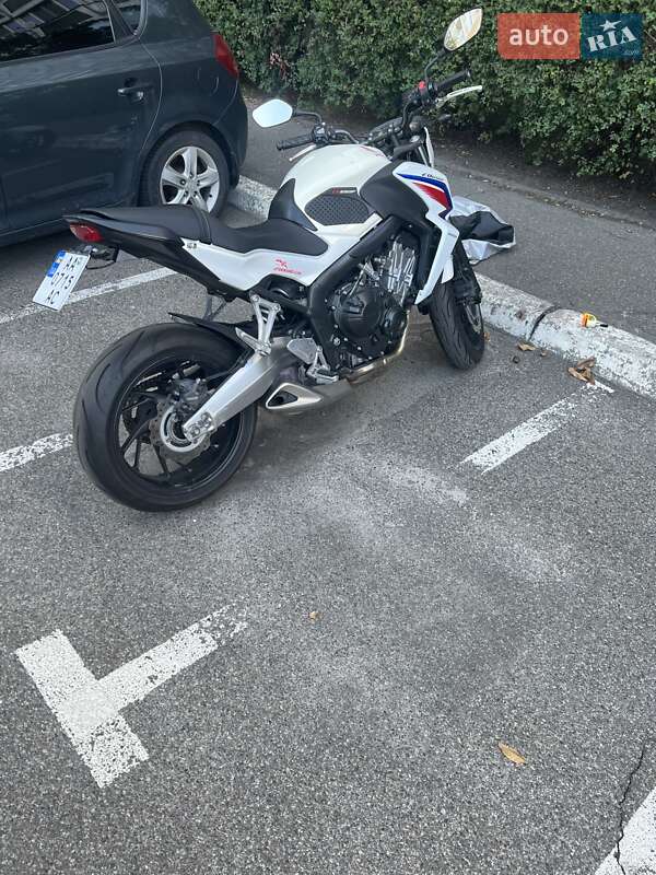 Мотоцикл Без обтекателей (Naked bike) Honda CB 650F 2015 в Киеве фото 23 Мотоцикл Без обтекателей (Naked bike) Honda CB 650F 2015 в Киеве