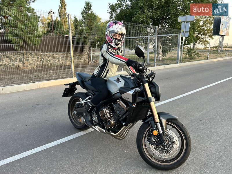 Мотоцикл Без обтекателей (Naked bike) Honda CB 650R 2024 в Первомайске