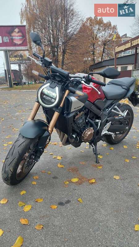 Мотоцикл Без обтікачів (Naked bike) Honda CB 650R 2025 в Вінниці фото 13 Мотоцикл Без обтікачів (Naked bike) Honda CB 650R 2025 в Вінниці