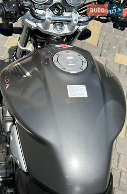 Мотоцикл Без обтекателей (Naked bike) Honda CB 900F Hornet 2003 в 
