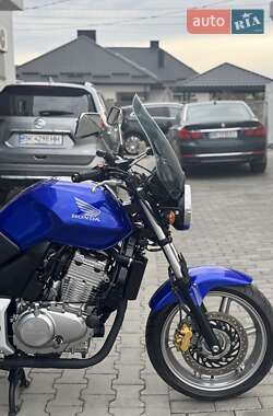 Мотоцикл Без обтекателей (Naked bike) Honda CBF 500 2005 в 