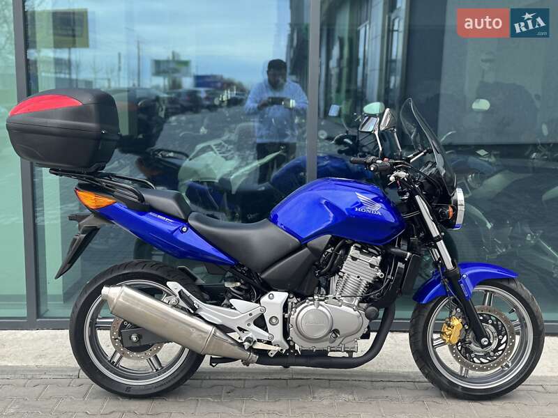 Мотоцикл Без обтекателей (Naked bike) Honda CBF 500 2005 в 