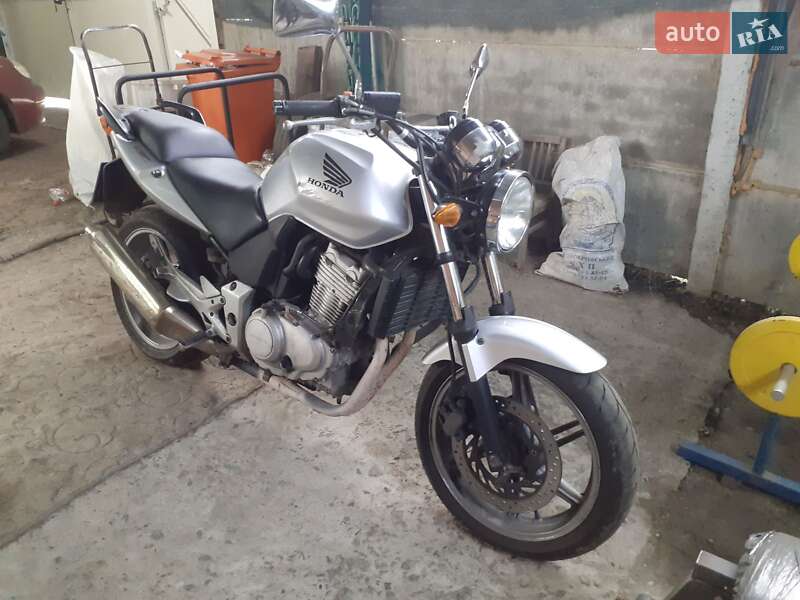 Мотоцикл Без обтекателей (Naked bike) Honda CBF 500 2004 в 