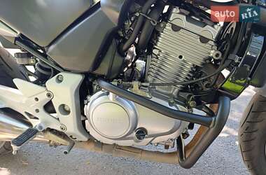 Мотоцикл Без обтекателей (Naked bike) Honda CBF 500 2004 в 