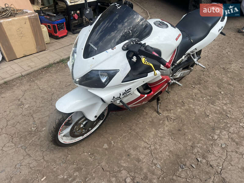Спортбайк Honda CBF 600 2004 в Краматорске