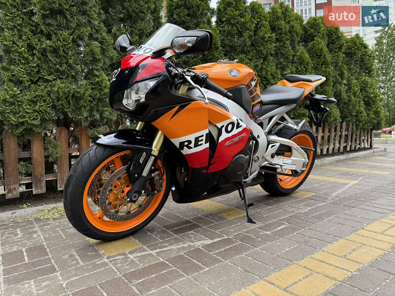 Спортбайк Honda CBR 1000RR 2009 в Киеве фото 16 Спортбайк Honda CBR 1000RR 2009 в Киеве