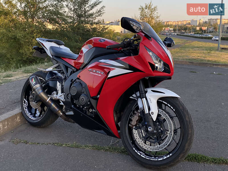 Спортбайк Honda CBR 1000RR 2013 в 